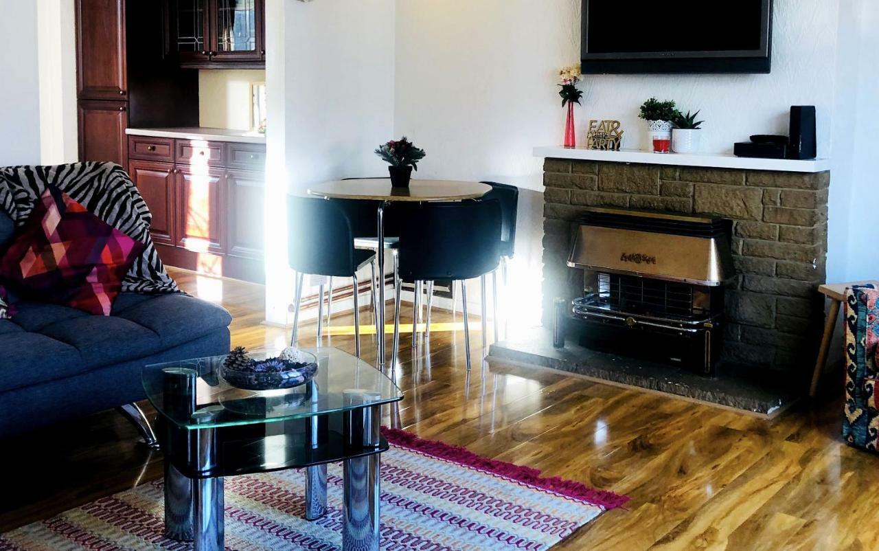 33Sm12 Dreams Unlimited Serviced Accommodations Staines Стэнвэлл Экстерьер фото